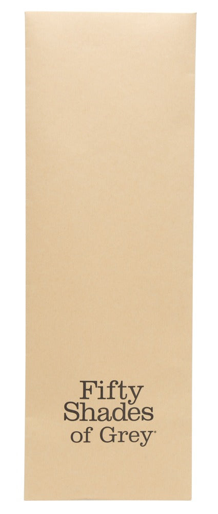 Minimalistische Verpackung im eleganten Design der Fifty Shades of Grey Kollektion