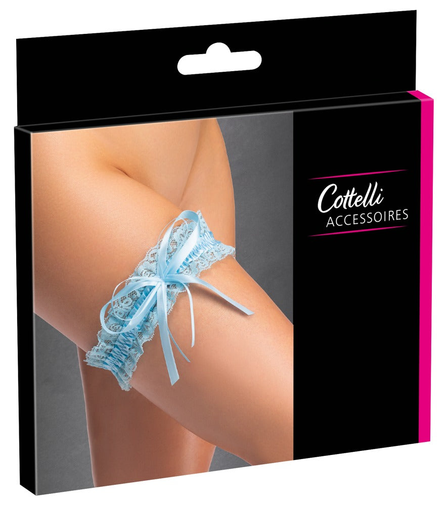 Verpackung des hellblauen Cottelli ACCESSOIRES Spitzen-Strumpfbands mit Satinschleife