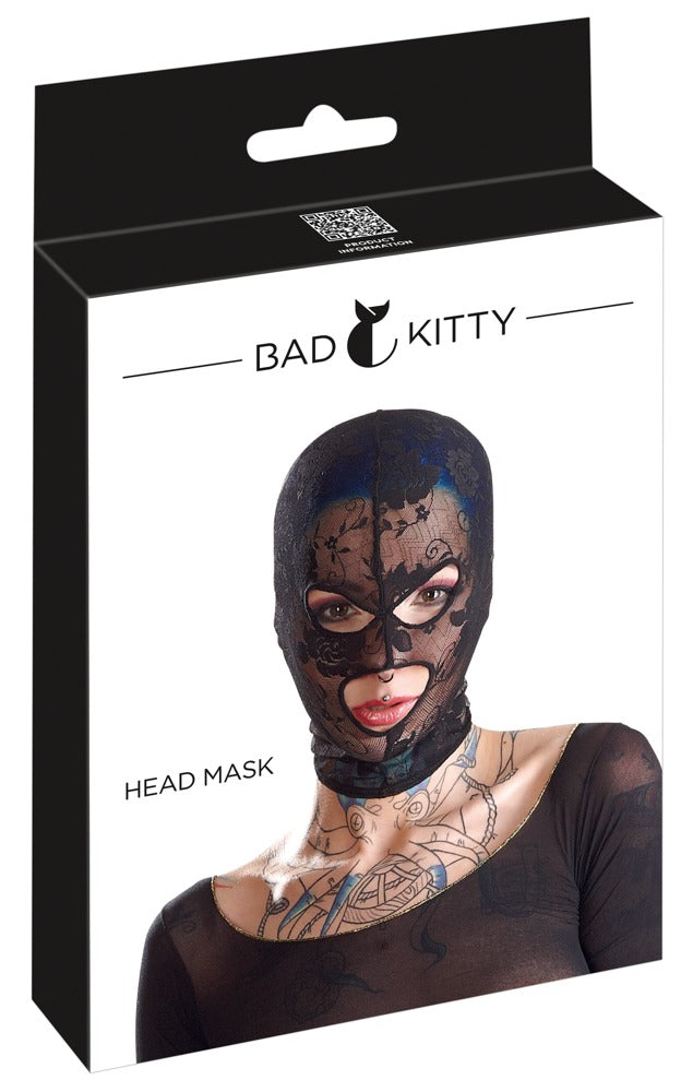 Bad Kitty Kopfmaske aus weicher elastischer Spitze in Schwarz mit floralem Muster und Gesichtsöffnungen, dargestellt in schwarz-weißer Originalverpackung mit Produktabbildung am Model und Bad Kitty Markenlogo – erhältlich bei Evoria Care