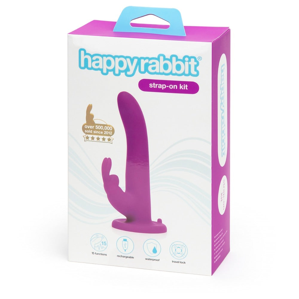 Happy Rabbit Vibrating Strap-On – vibrierendes Strap-on-Set mit pinkfarbenem Rabbitvibrator zusammen mit der Happy Rabbit Verpackung – erhältlich bei Evoria Care