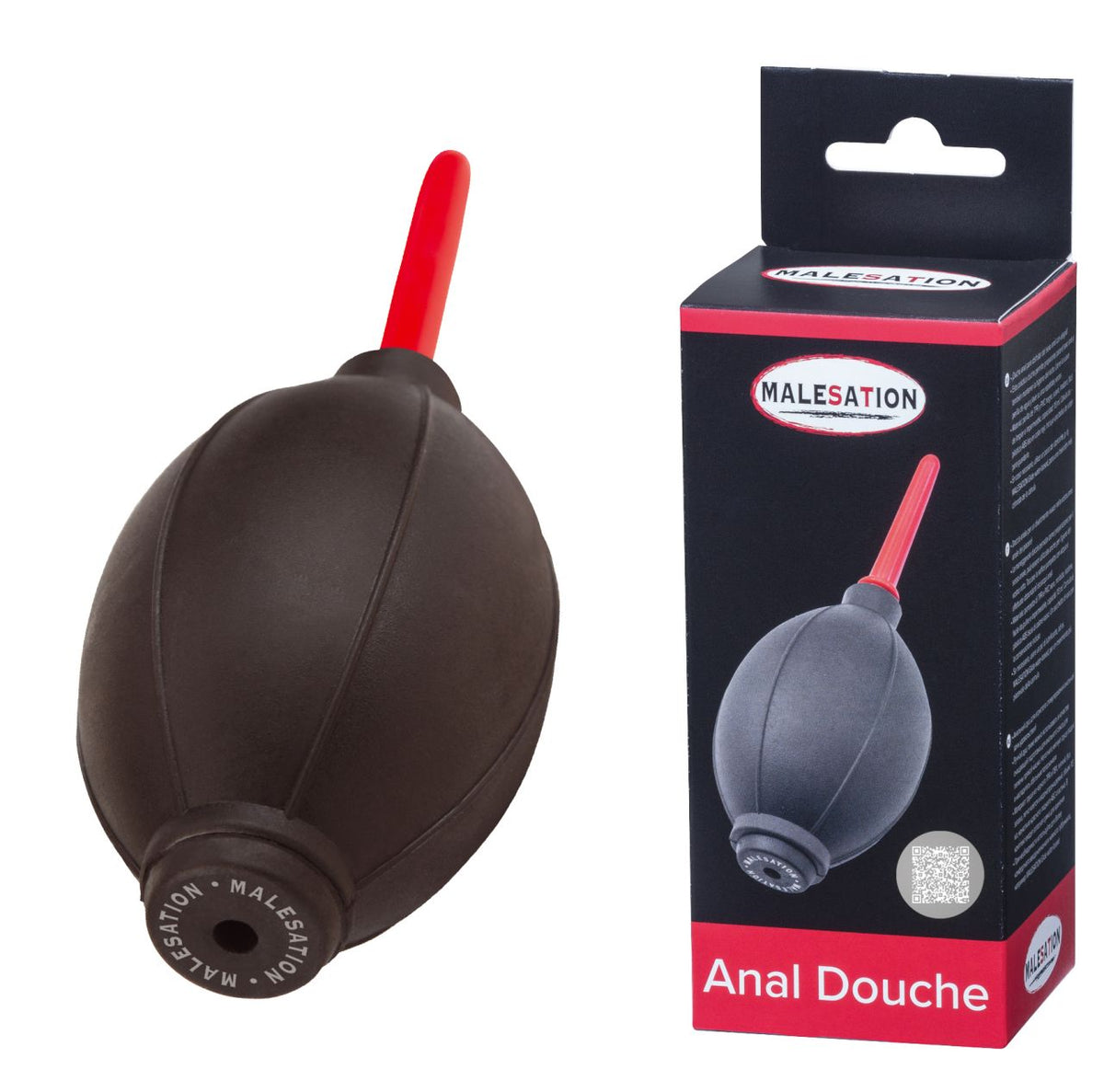MALESATION Anal Douche – handliche schwarze Intimdusche zur Analreinigung mit rotem Aufsatz neben der Originalverpackung – erhältlich bei Evoria Care