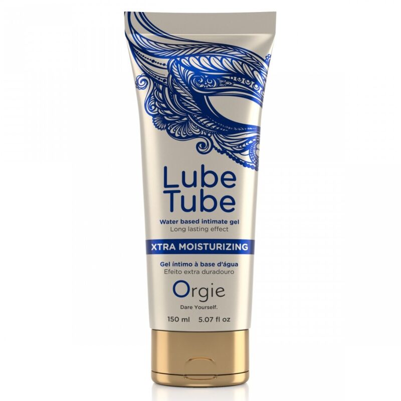ORGIE Lube Tube Xtra Moisturizing – weiße Tube des feuchtigkeitsspendenden Gleitgels mit blauem Lube Tube Schriftzug, goldfarbenen Designelementen und goldfarbenem Verschluss in einer weiteren aufrechten Produktansicht auf weißem Hintergrund – erhältlich bei Evoria Care