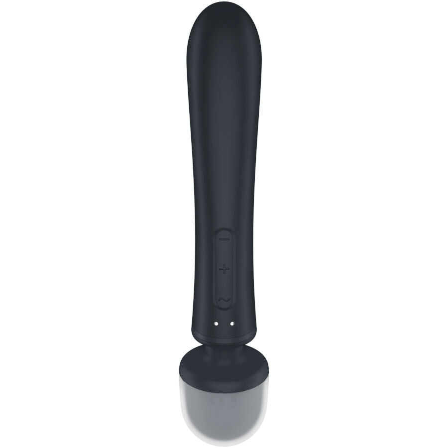 Satisfyer Triple Lover – Rückansicht des schwarzen Dreifach-Vibrators mit glattem länglichem Schaft, teilweise verdeckten seitlichen Stimulationsarmen und abgerundeter Basis auf weißem Hintergrund – erhältlich bei Evoria Care