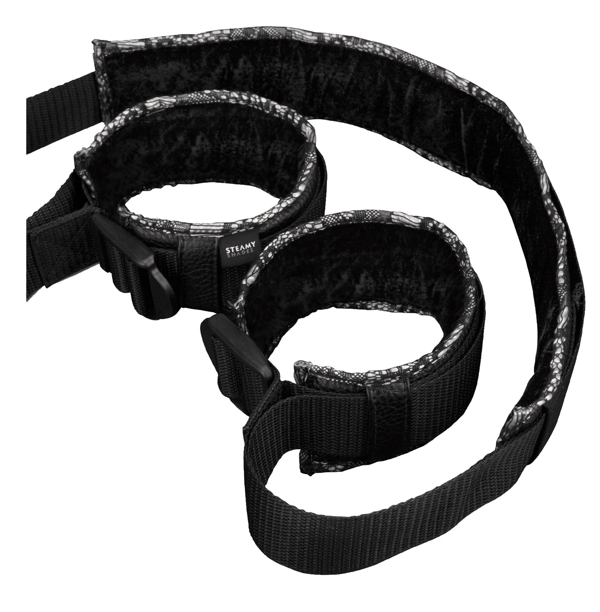 STEAMY SHADES Love Sling schwarzer verstellbarer Positionsgurt mit breiten textilen Schlaufen, gepolsterten Bereichen und verstellbaren Riemen, zusammengerollt in freigestellter Gesamtansicht auf weißem Hintergrund – erhältlich bei Evoria Care