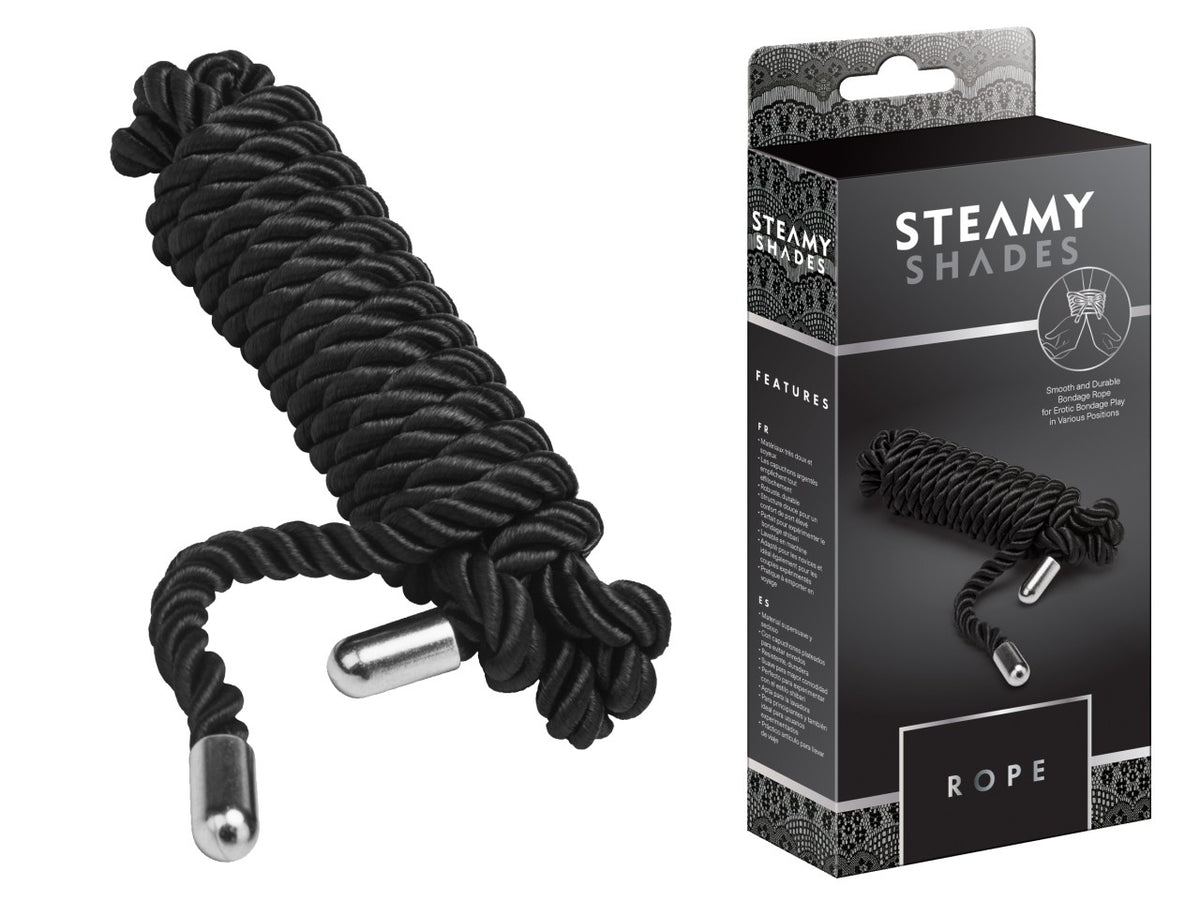 STEAMY SHADES Rope weiches Bondage- und Shibari-Seil in Schwarz mit geflochtener Seilstruktur und silberfarbenen Metallenden, mehrfach zu einem länglichen Bündel zusammengelegt und neben der schwarzen Originalverpackung dargestellt – erhältlich bei Evoria Care