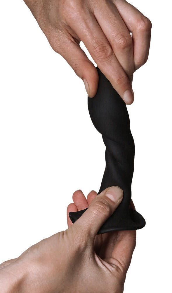 Adrien Lastic Hitsens 5 bei der Handhabung zur Demonstration des biegsamen thermoreaktiven Schafts