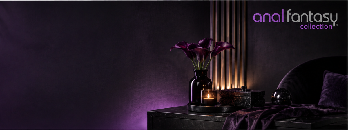 Anal Fantasy Collection Markenwelt in dunkler violetter Premium-Atmosphäre mit elegantem Wellness-Interieur