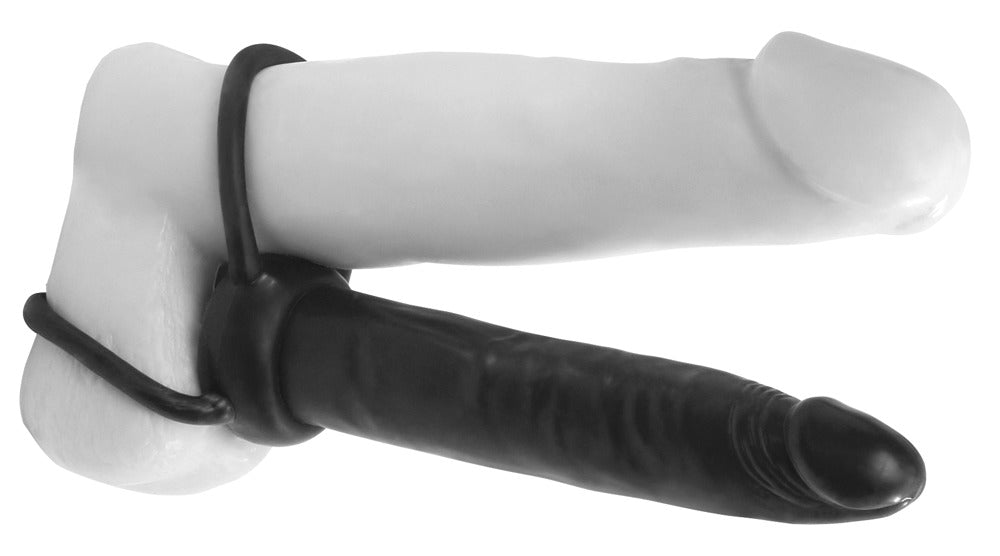 Anal Fantasy Double Trouble in Anwendungsansicht mit schwarzem Analdildo sowie positioniertem Penis- und Hodenring