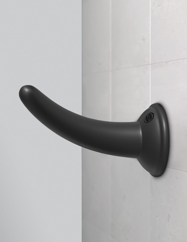 Anal Fantasy The Pegger Dildo mit Saugfuß an einer glatten Oberfläche zur Darstellung der separaten freihändigen Nutzung