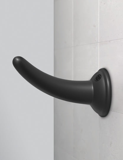 Anal Fantasy The Pegger Dildo mit Saugfuß an einer glatten Oberfläche zur Darstellung der separaten freihändigen Nutzung