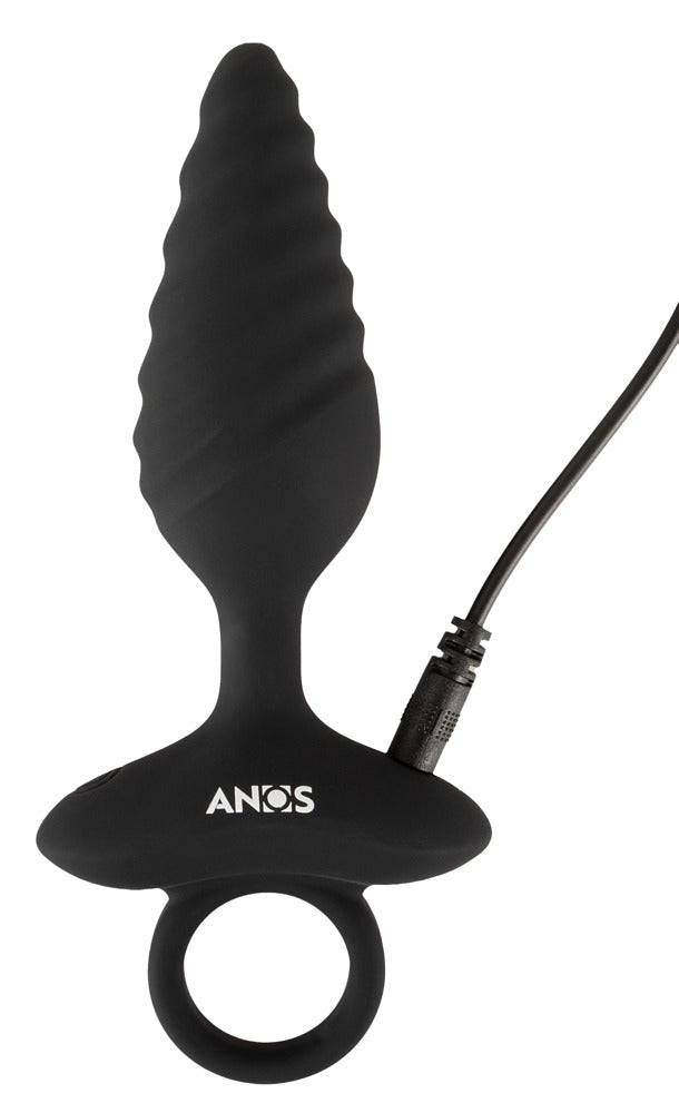 ANOS vibrierender Analplug in Schwarz – aufrechte Produktansicht mit Spiral-Design, Ringgriff und angeschlossenem Ladekabel