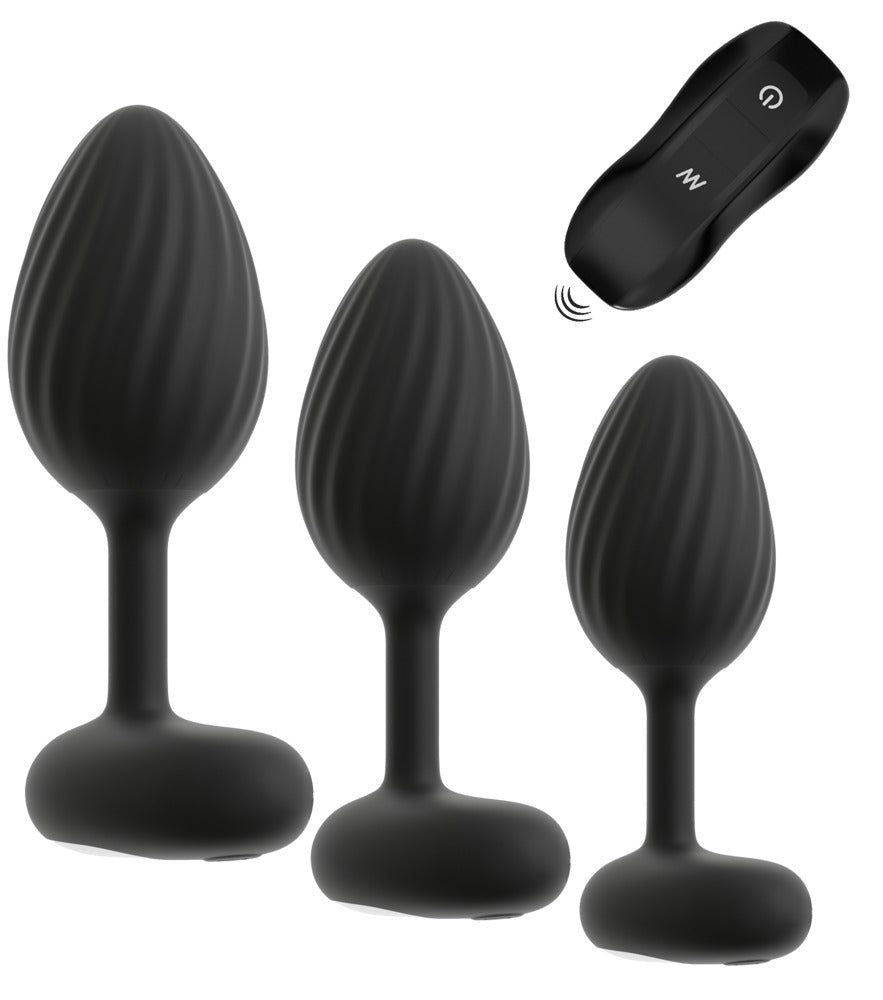 ANOS Vibro-Analplug-Set in Schwarz – Setübersicht mit drei unterschiedlich großen Analplugs und schwarzer Fernbedienung
