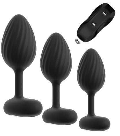 ANOS Vibro-Analplug-Set in Schwarz – Setübersicht mit drei unterschiedlich großen Analplugs und schwarzer Fernbedienung