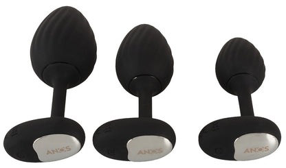 ANOS Vibro-Analplug-Set – drei unterschiedlich große schwarze Analplugs in seitlicher Produktansicht