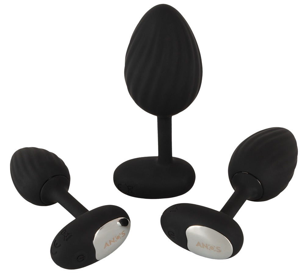 ANOS Vibro-Analplug-Set für Analtraining – drei schwarze Analplugs in unterschiedlichen Größen und verschiedenen Ansichten