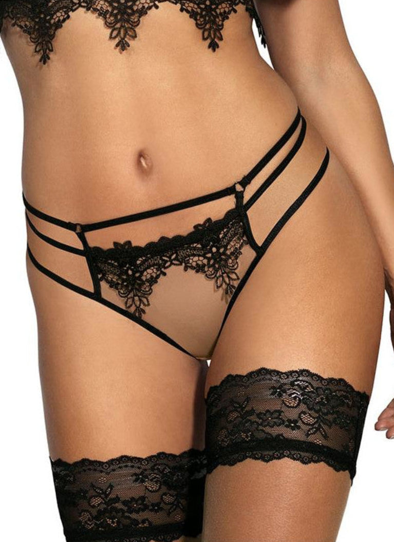 Axami V-8908 Riemchenstring in Schwarz-Beige getragen – Vorderansicht mit transparentem beigem Tüll, floraler Spitze und feinen Hüftriemchen