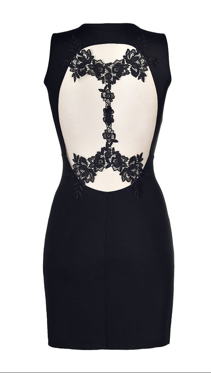 Axami V-9209 schwarzes Minikleid in Rückansicht mit hautfarbenem transparentem Tüll und großer floraler Spitzenstickerei