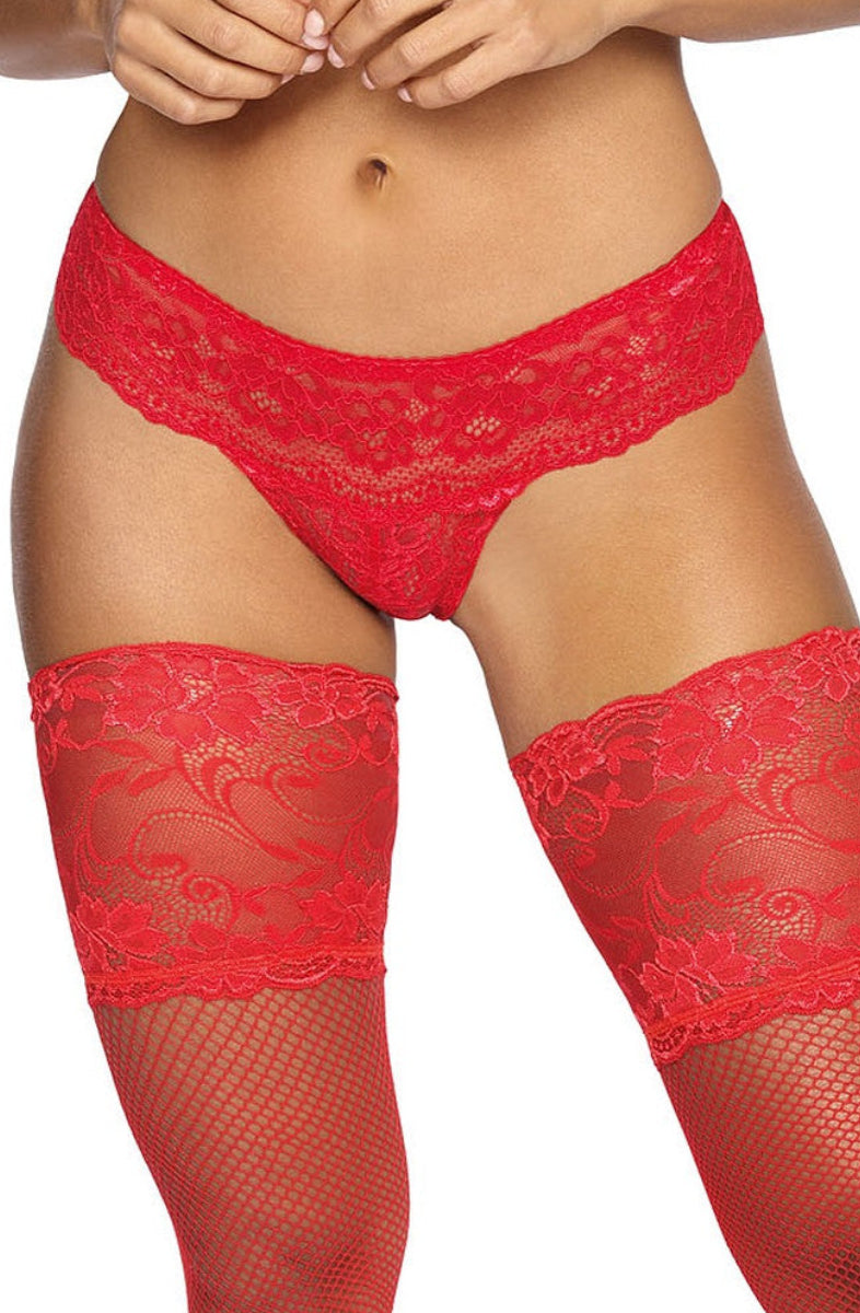 Axami V-9535 Summer Love roter Brasiliana-String am Model in naher Vorderansicht mit floraler Spitze