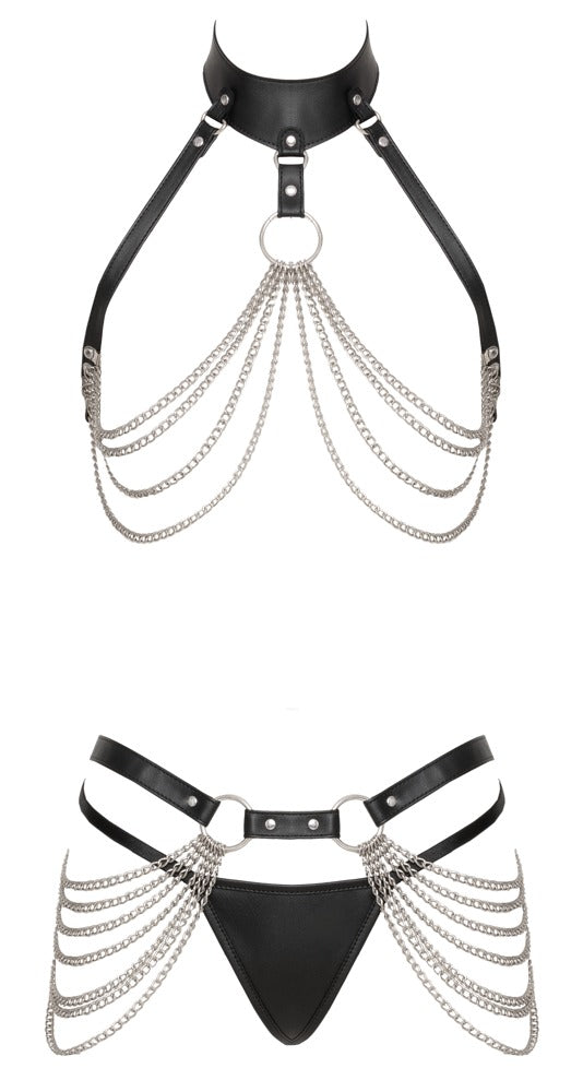 Brust-Harness, Hüft-Harness und String des Bad Kitty Harness-Sets freigestellt