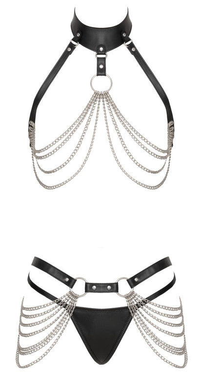 Brust-Harness, Hüft-Harness und String des Bad Kitty Harness-Sets freigestellt