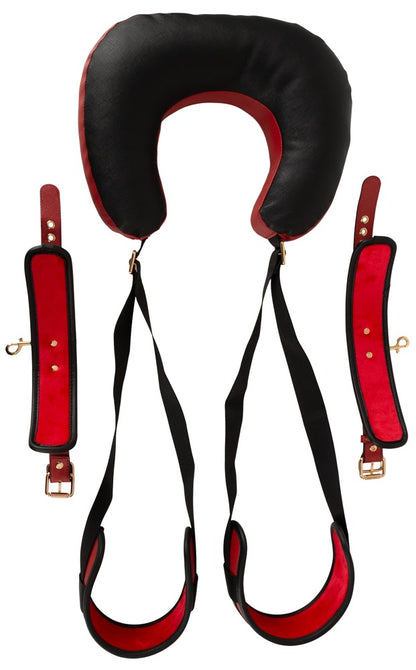 Produktansicht der Bad Kitty Kombi-Fessel mit schwarzem Nackenkissen und roten Details