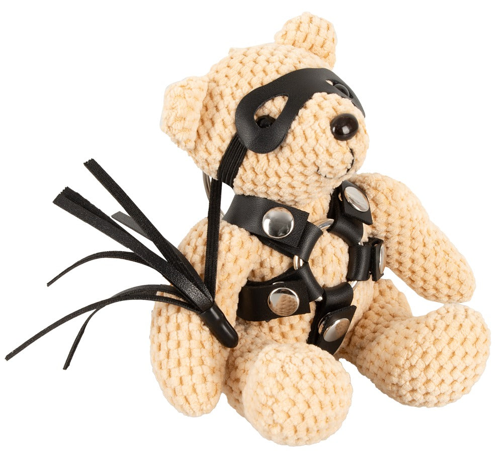 Bad Kitty SM-Teddy Schlüsselanhänger mit schwarzem Harness in schräger Vorderansicht