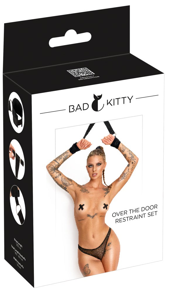 Produktverpackung des Bad Kitty Türfessel-Sets mit Abbildung der Anwendung