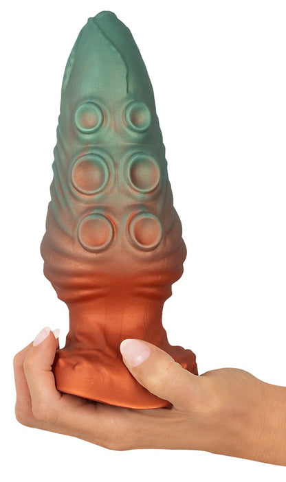 Beasty Cocks Atlantis Anal in der Hand zur Darstellung von Größe und kräftiger Fantasy-Form