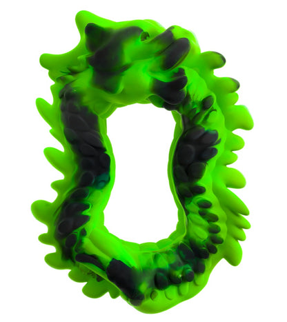 Seitliche Ansicht des grünen Beasty Cocks Dragon Loop mit plastischer Drachenstruktur
