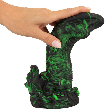 Beasty Cocks Lizard Peak beim Biegen zur Darstellung des flexiblen Liquid-Silicone-Schafts