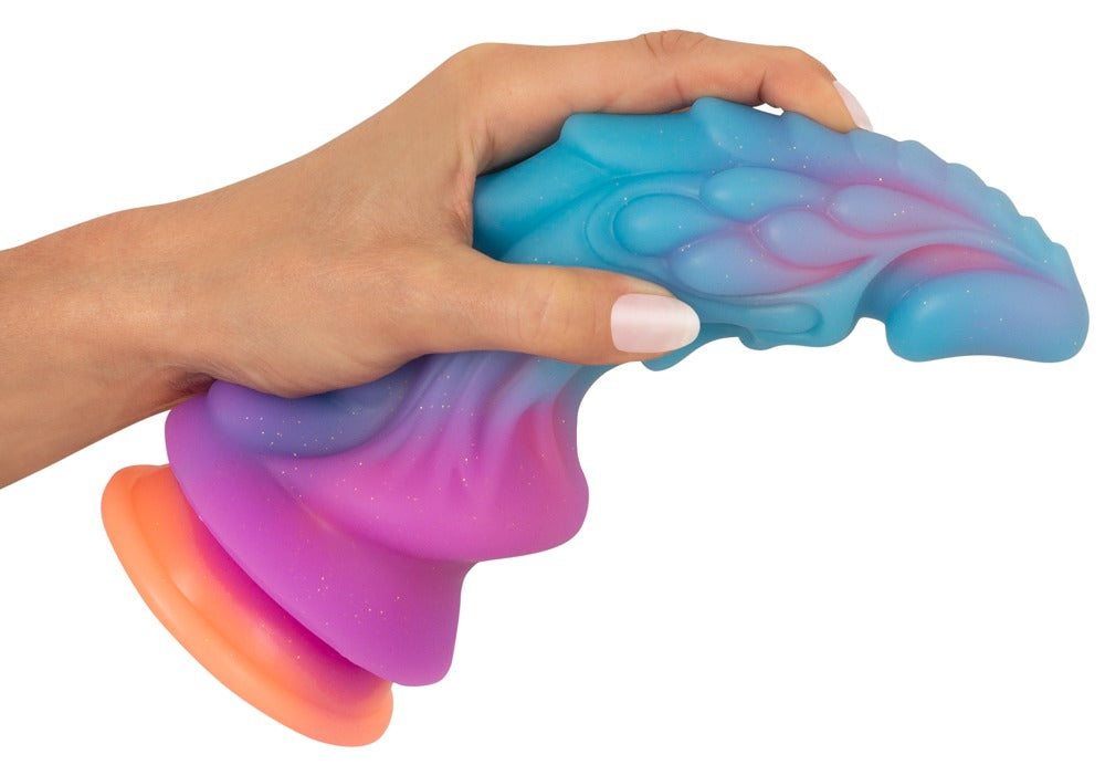 Beasty Cocks Mystic Dragon beim Biegen zur Darstellung des flexiblen Liquid-Silicone-Schafts