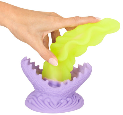 Beasty Cocks Passionate Plant beim Biegen zur Darstellung des flexiblen Liquid Silicone