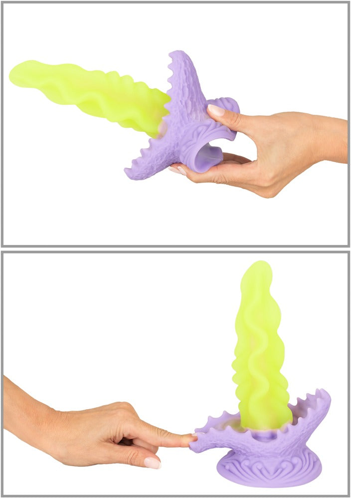 Beasty Cocks Passionate Plant mit Hand zur Darstellung von Flexibilität und Saugfuß-Befestigung