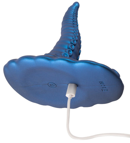 Unteransicht des Beasty Cocks Tentacle Pad mit angeschlossenem USB-Ladekabel