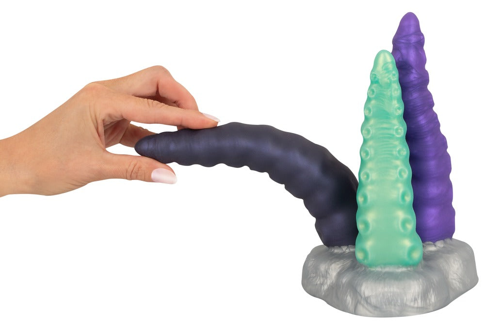 Beasty Cocks Triple Tentacle beim Biegen eines Tentakels zur Darstellung der flexiblen Konstruktion
