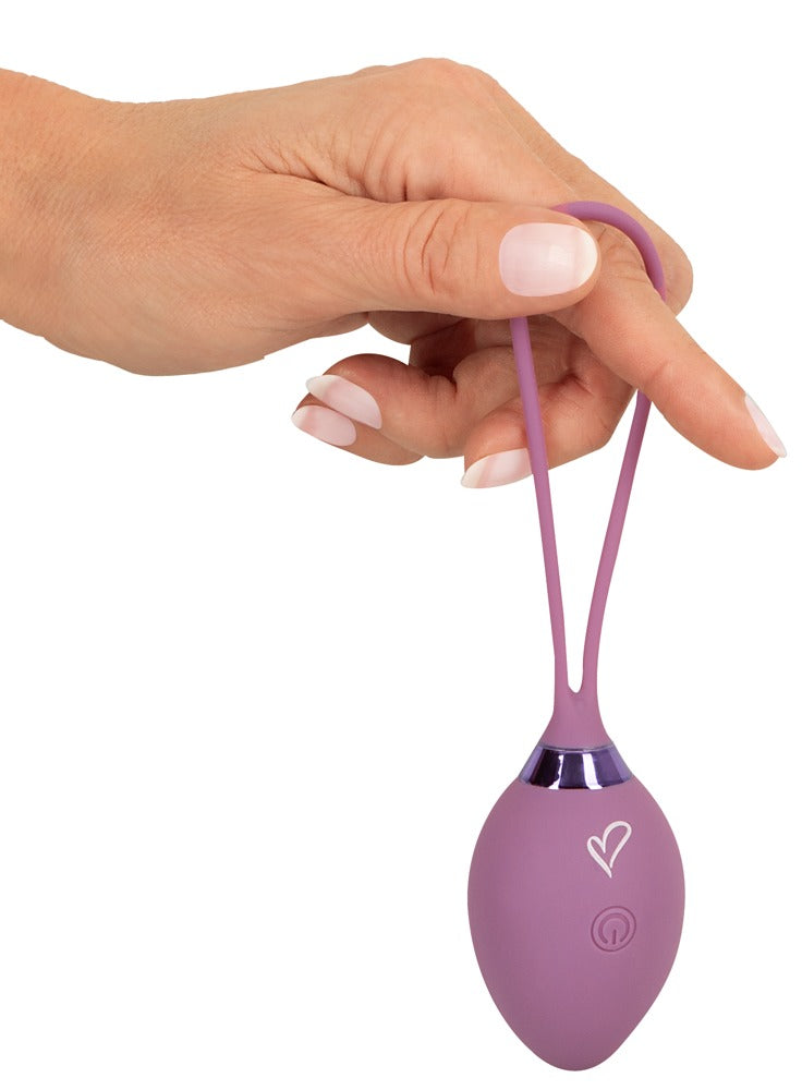 beau coeur ROVANA RC Love Ball in der Hand zur Darstellung von Größe, Form und Rückholschlaufe