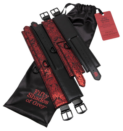 Komplettes Bettfessel-Set mit Gurtkreuz und vier Manschetten