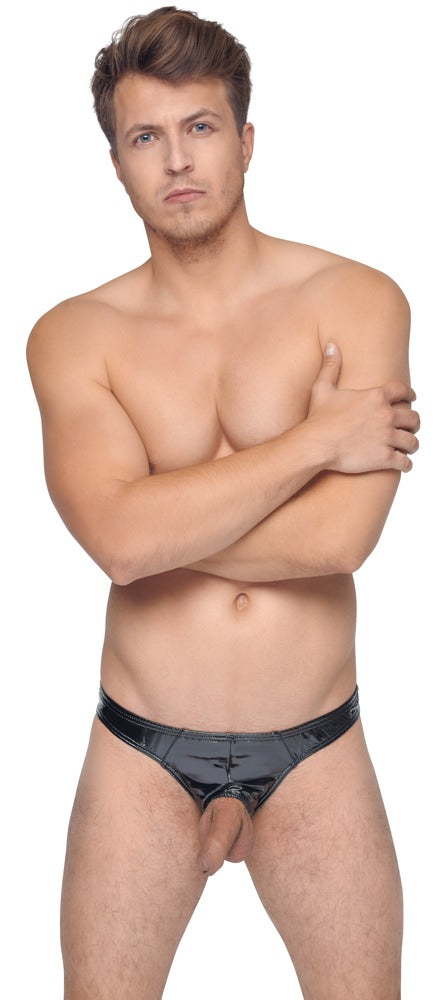 Model trägt den körpernahen Black Level Lack-Slip in einer Ganzkörperansicht