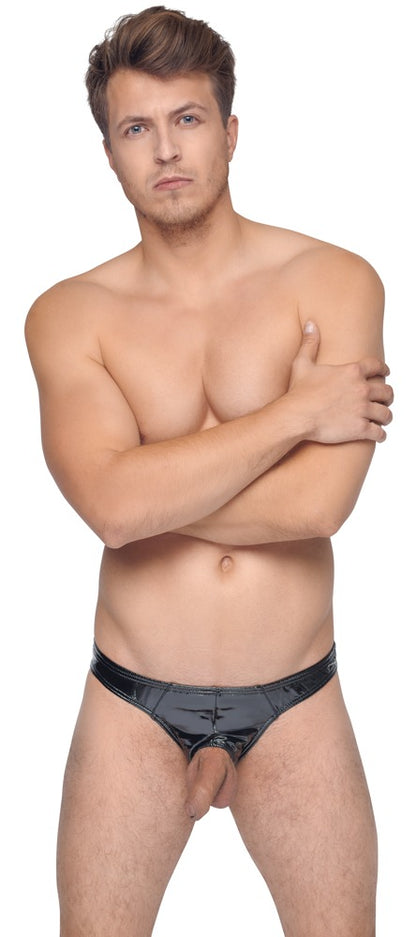 Model trägt den körpernahen Black Level Lack-Slip in einer Ganzkörperansicht