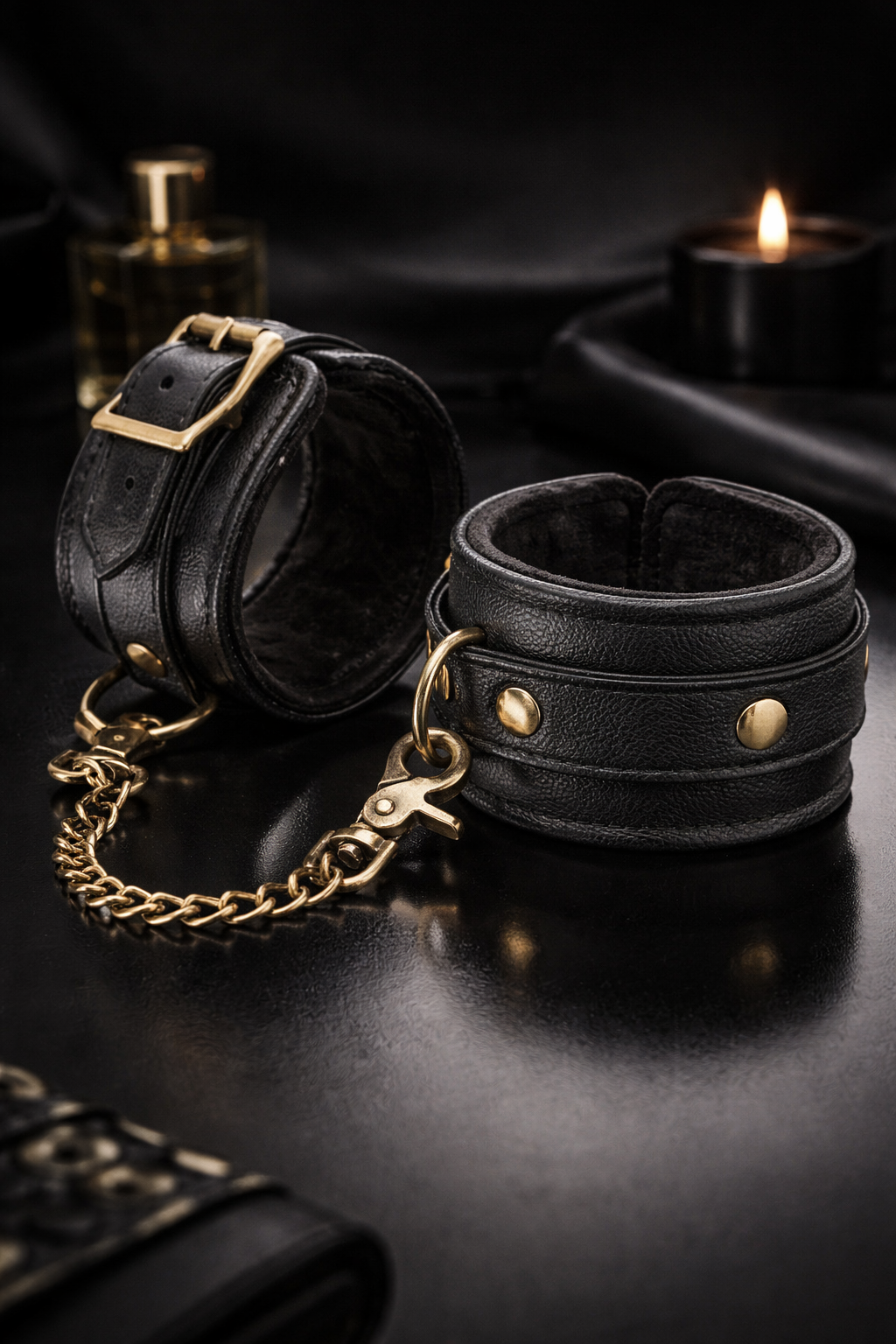 Bound to You Handfesseln von Evoria Care aus Lederimitat mit Velours-Innenseite