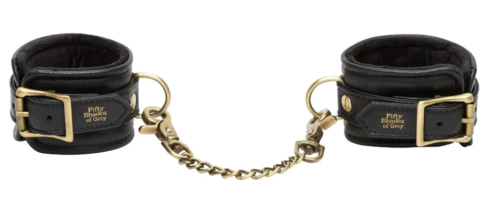 Handfesseln Set mit abnehmbarer Kette und verstellbaren Manschetten in schwarzer Lederoptik