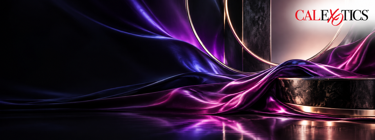 CalExotics Markenwelt bei Evoria Care mit violetten und pinken Lichtakzenten im modernen Premium-Design
