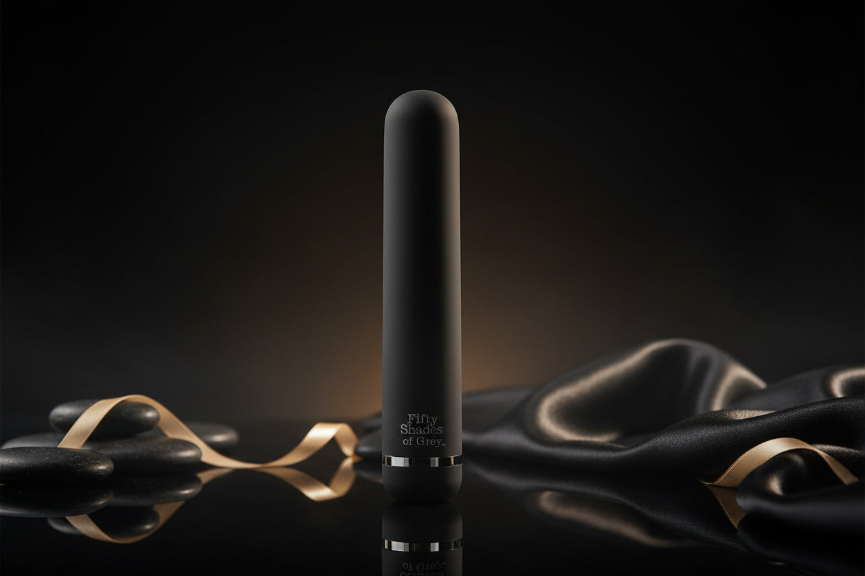 Charlie Tango Vibrator 2 in Schwarz mit seidiger Soft-Touch Oberfläche und klassischer abgerundeter Form