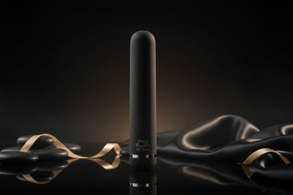 Charlie Tango Vibrator 2 in Schwarz mit seidiger Soft-Touch Oberfläche und klassischer abgerundeter Form