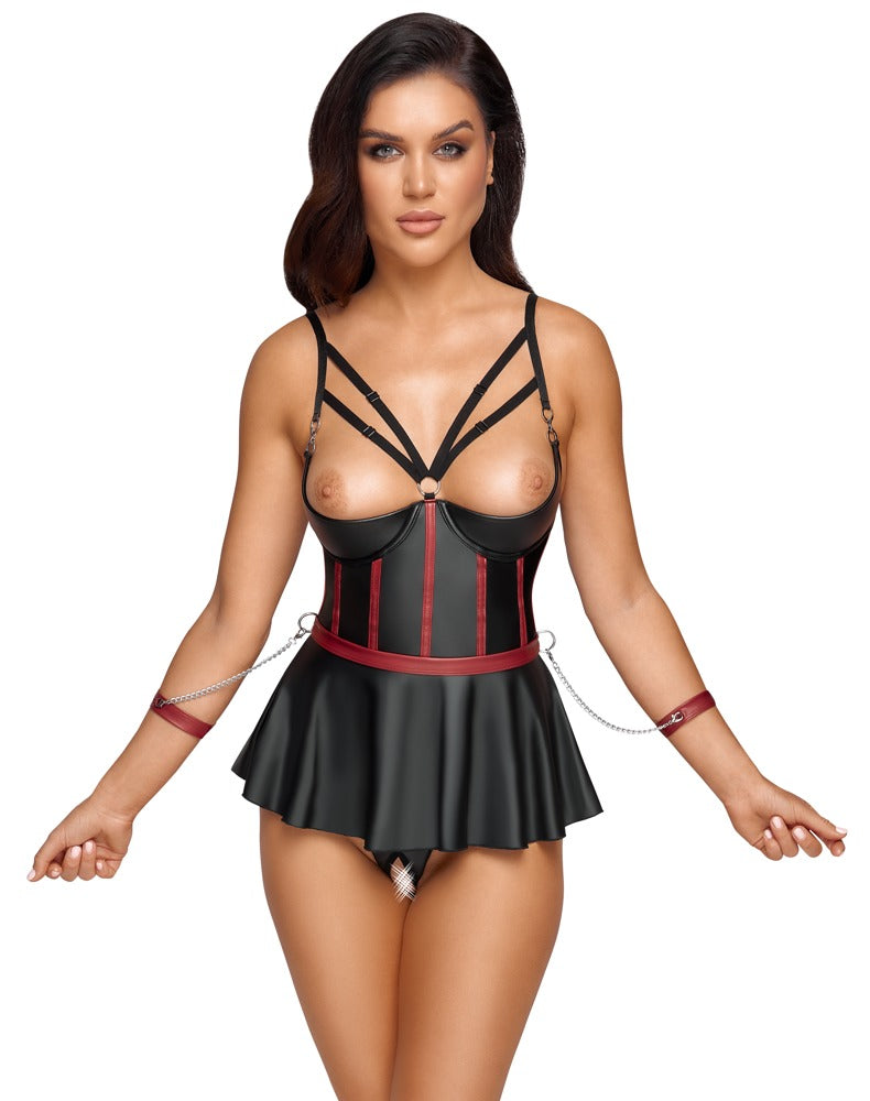 Model präsentiert das Cottelli BONDAGE Set mit Longline-Hebe und Armfesseln in Vorderansicht