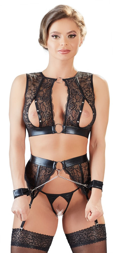 Seitliche Studioansicht des Cottelli BONDAGE Sets aus schwarzem Wetlook und transparenter Spitze