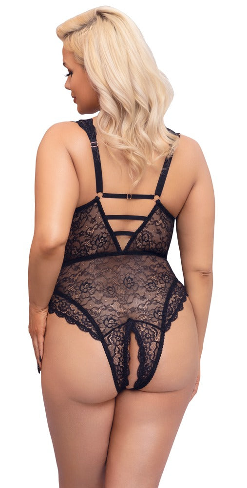 Rückansicht des Cottelli CURVES Body ouvert am Model mit tiefem V-Rückenausschnitt und schwarzer Spitze