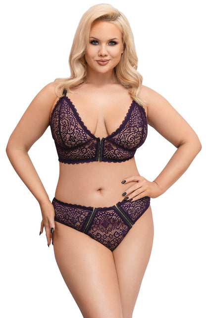 Cottelli CURVES Bralette-Set in Lila am Model mit Spitzen-Bralette und passendem Slip