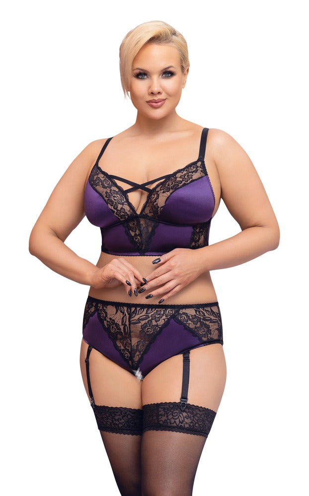 Model trägt das Cottelli CURVES Bralette-Set mit Ouvert-Straps-Slip von vorne