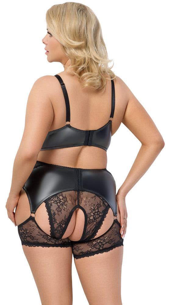 Rückansicht eines Models im schwarzen Cottelli CURVES Spitzen-Straps-Set